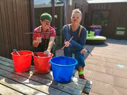 De CliniClowns op je privé terras